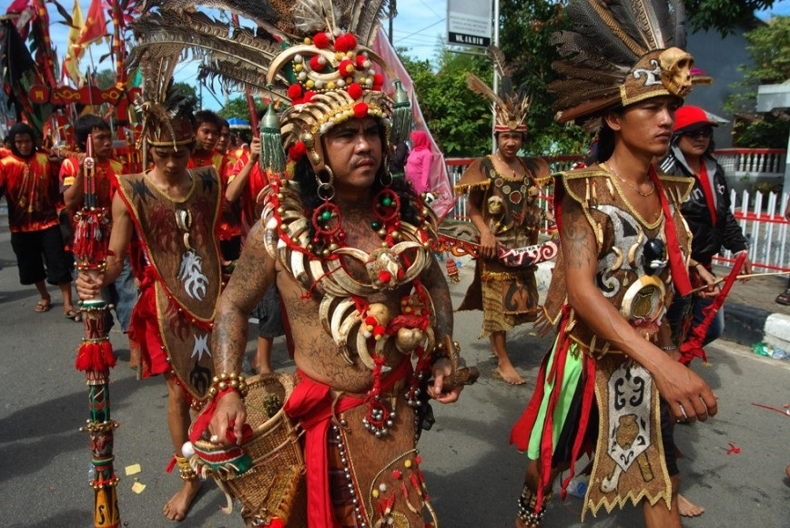 Mengenal Lebih Dekat 5 Pakaian Adat Kalimantan Barat Beserta Maknanya
