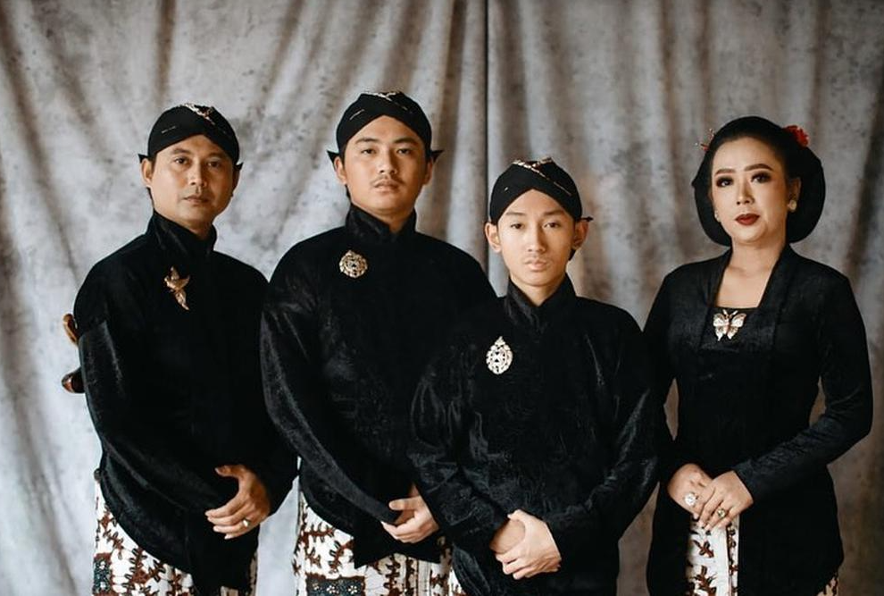 Pakaian Adat Jawa Timur: Memperkaya Keindahan dan Kekayaan Budaya Nusantara