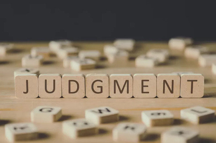 Pengertian Judgmental: Ciri, dan Cara Menghindari Pola Pikir Judgmental
