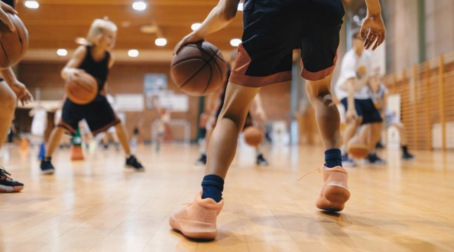 Permainan Bola Basket: Sejarah, Teknik Dasar, dan Aturan Permainan