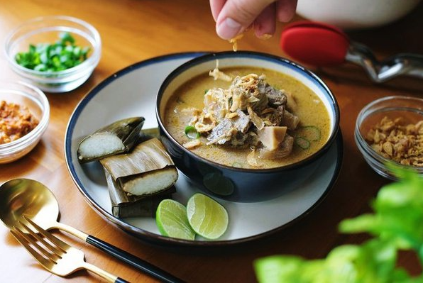 10 Rekomendasi Makanan Khas Makassar yang Wajib Dicoba